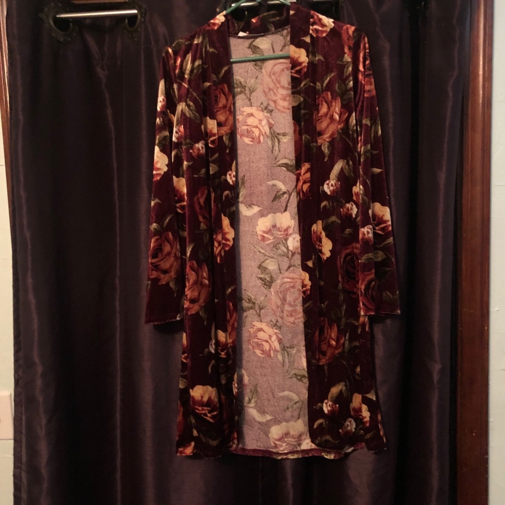 New Miley + Molly gorgeous velvet  cardigan L